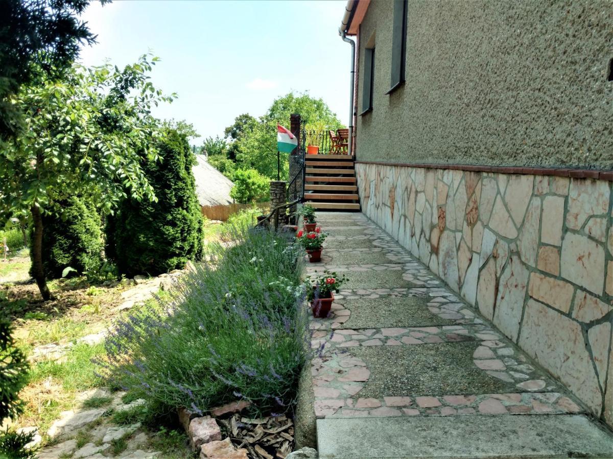 Panorama Apartman Mor Exterior photo